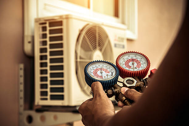 Professional Ac Installation technician working in Cedar Rapids, IA
